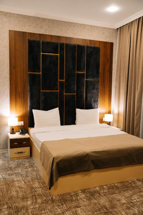 The Clocktower Hotel Baky Esterno foto